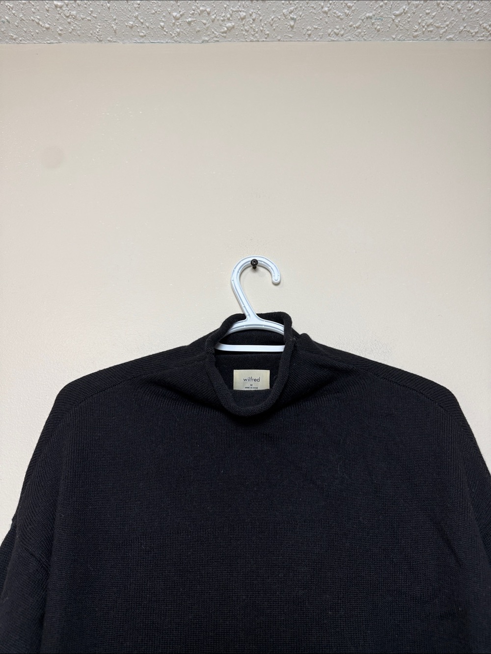 Wilfred Black Mockneck cashmere Sweater size M - Picture 3 of 6